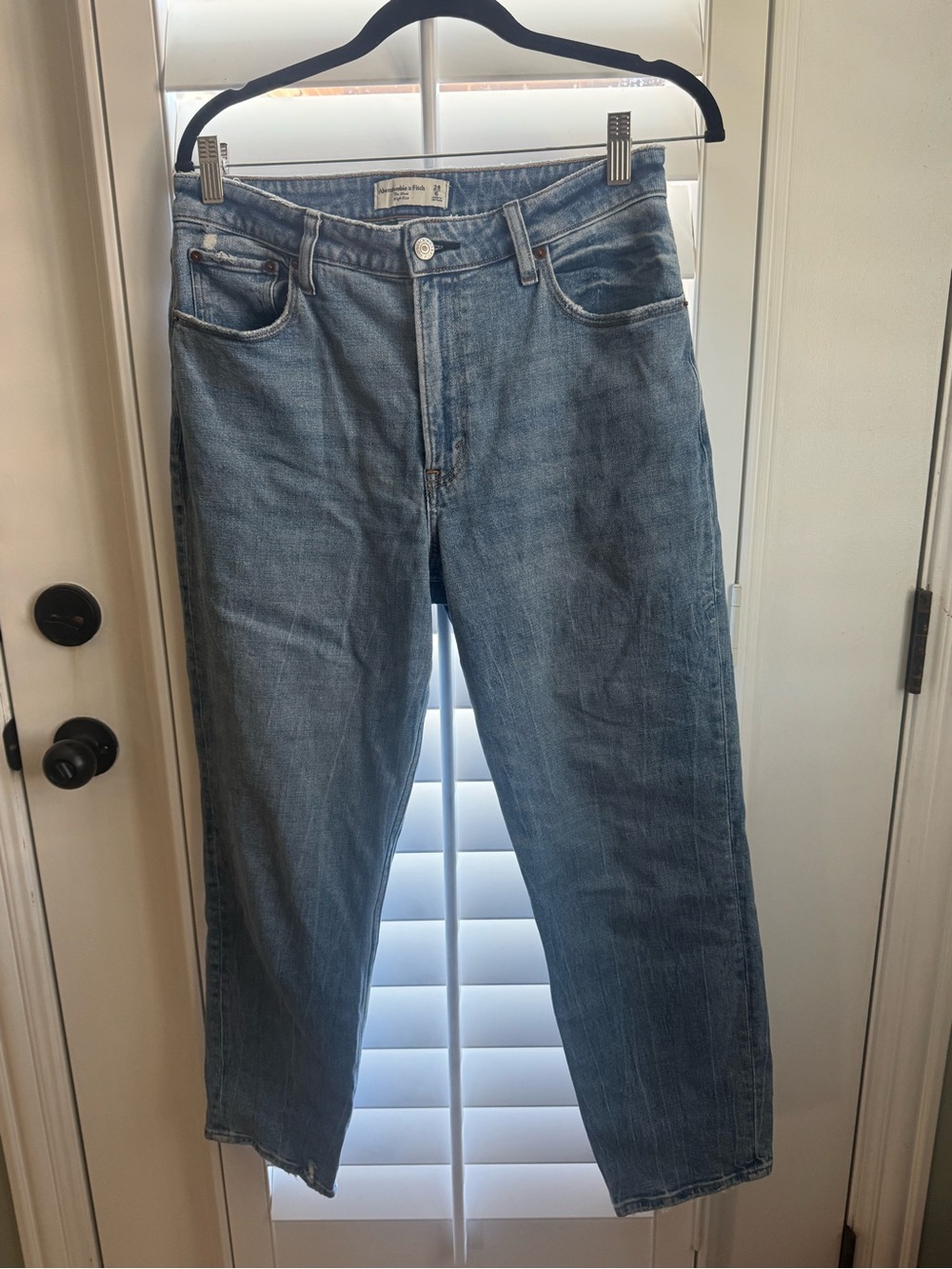 Abercrombie & Fitch Curve Love The Mom High Rise Light Wash Jeans | Size 6